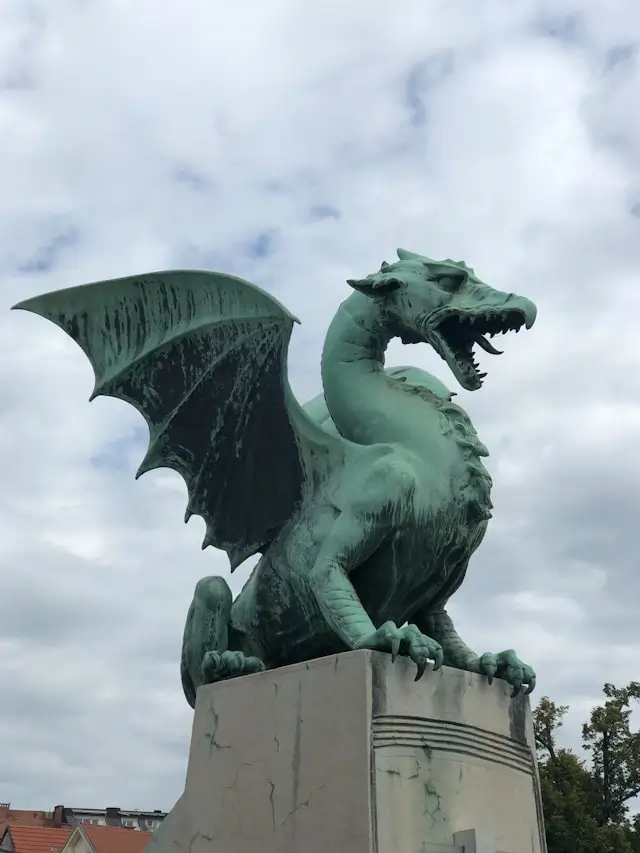 Dragon statue on the Dragon Bridge.