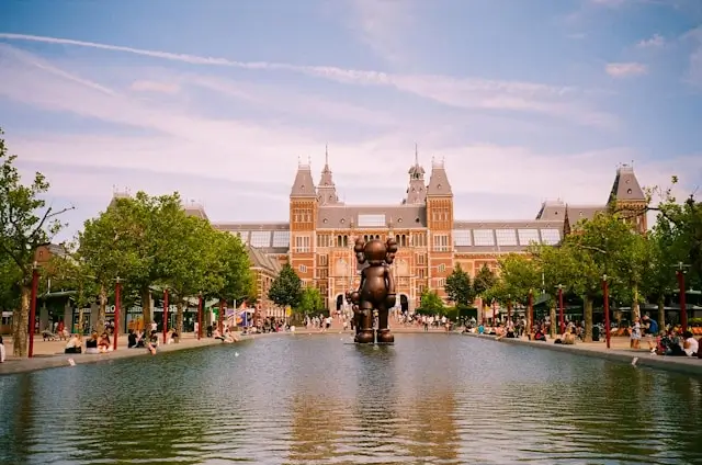 Rijksmuseum with a large fountain.